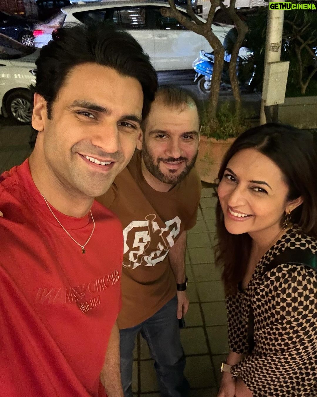Divyanka Tripathi Instagram - Meeting two incredible #friends of mine in #Mumbai ! @vivekdahiya and @divyankatripathidahiya those two are not just passionate #bikers but also dedicated professionals in the #media field. Their love for adventure on wheels and their creative pursuits in #media always make our conversations exciting. #vivekdahiya #divek #divyankatripathidahiya #divyankatripathi #divyankadahiya #divyanka #divyankatripathidahiya #yehhaimohabbatein #divyanka #divan #karanpatel #divyankadahiya ⠀ #india #bollywood #Aljanahi #Aljanahi_in_town India Mumbai