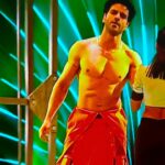 Divyanka Tripathi Instagram - A Cramp clearly visible on your abs but didn’t show on your face! This act is very special honey. You carried it off after 101 fever, IVs at hospital and a cramp right on stage! Super proud of you my love! @vivekdahiya PDA khul ke!🤗 Couldn’t resist putting up this appreciation post. ❤️