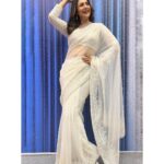 Divyanka Tripathi Instagram - Chaandni si chamakti woh... ✨ ✨ ✨ Outfit by: @shreeaaryaofficial @rashmi_aarya Jewellery: @ellemorafashions Filmistan