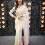Divyanka Tripathi Instagram - Chaandni si chamakti woh... ✨ ✨ ✨ Outfit by: @shreeaaryaofficial @rashmi_aarya Jewellery: @ellemorafashions Filmistan