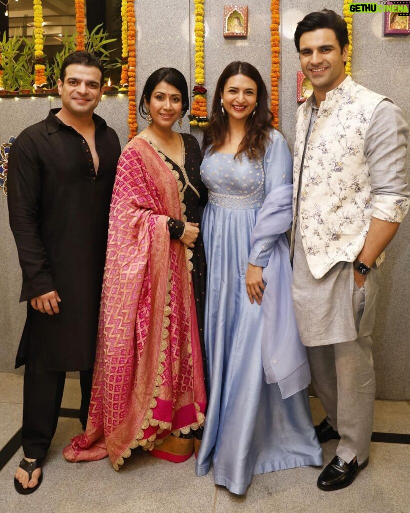 Divyanka Tripathi Instagram - Happy faces...from Ankita and Karan's Diwali Party 😍