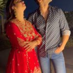 Divyanka Tripathi Instagram - Does Karvachauth moon get stuck in traffic the moment it enters the city?🤷‍♀️ What's up with its tardiness....can't figure! #10pmDiary #DekhoChaandAaya #Karwachauth Mumbai - मुंबई