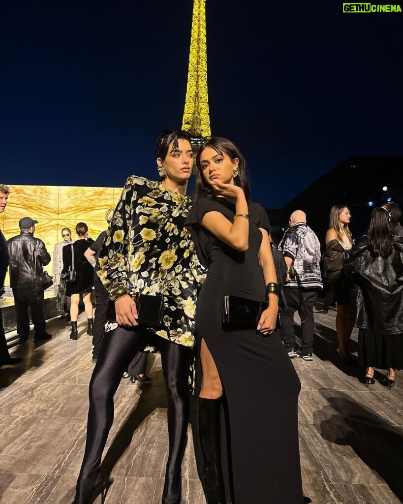 Dixie D'Amelio Instagram - the best 🖤 Paris with @ysl #ysl #yvessaintlaurent #saintlaurent @anthonyvaccarello photos by: @guelsphotos Paris, France