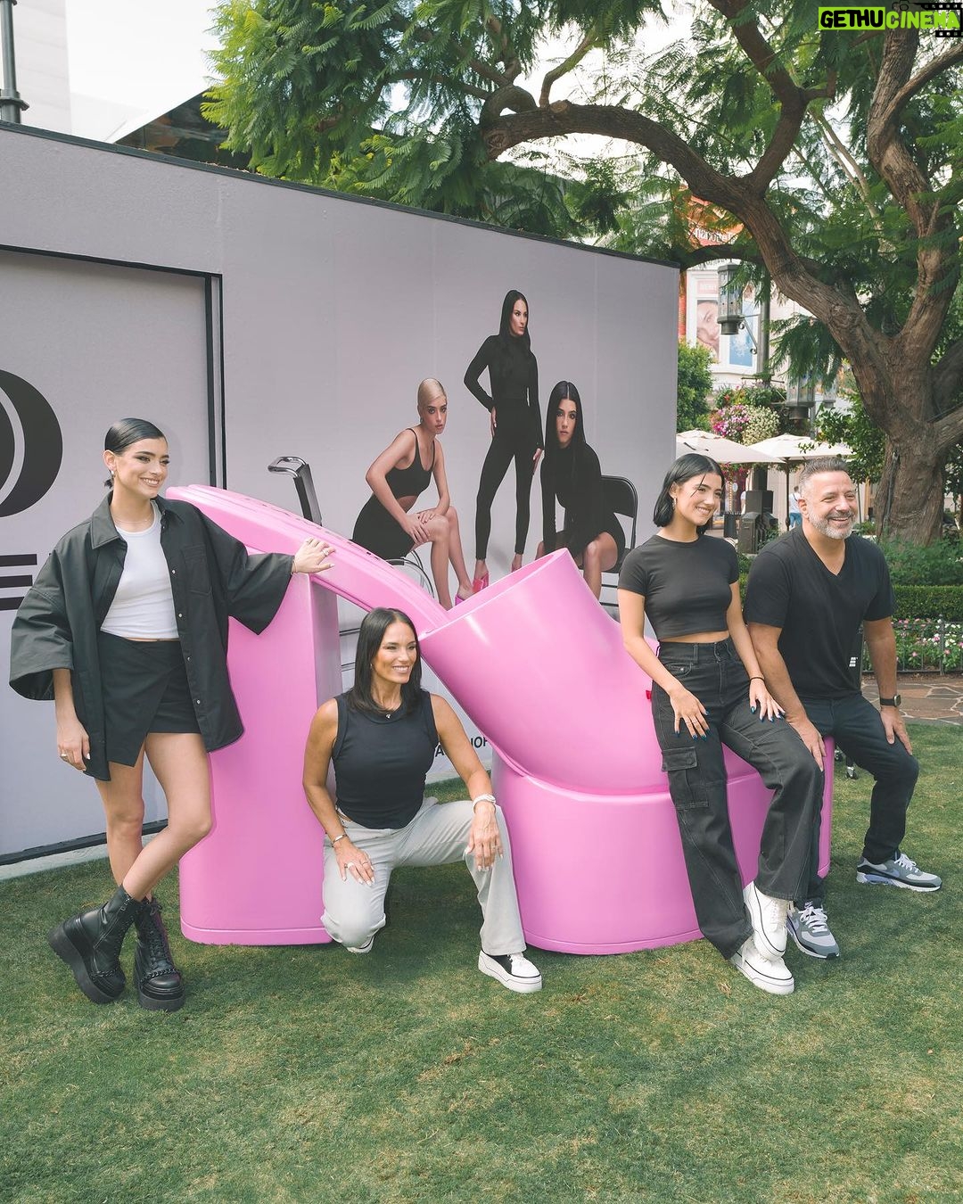 Dixie D'Amelio Instagram - @dameliofootwear at the grove π₯Ίπ€ shop irl all of september π€ The Grove, Los Angeles