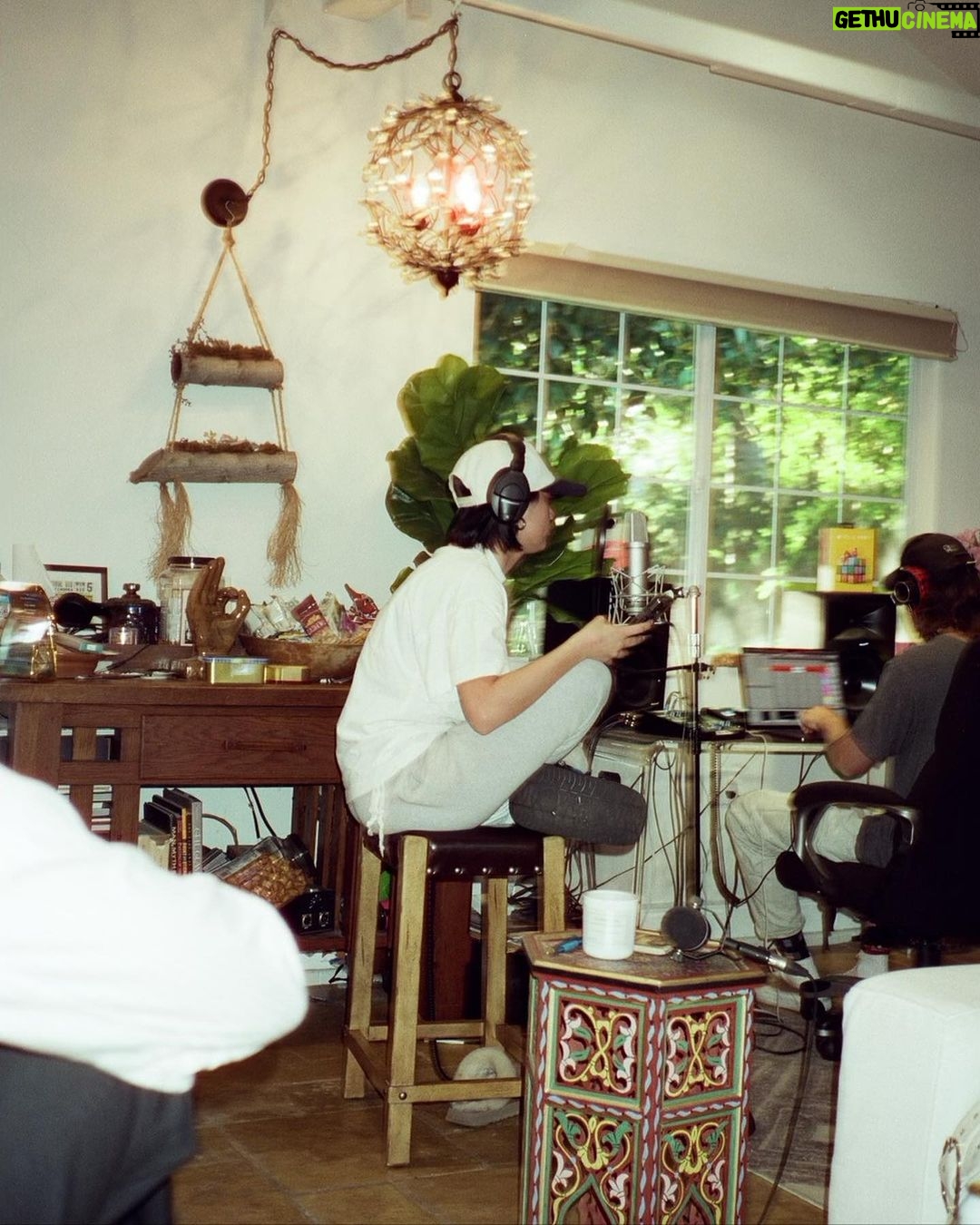 Dixie D'Amelio Instagram - strings (dixie’s version) is out now on all streaming platforms!! thank you @maxmusic for letting me be a part of this 😃🤞🏻✨ goooo stream !!!
