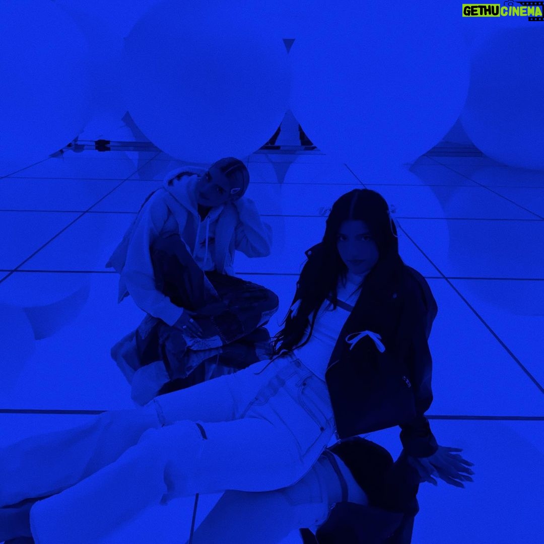 Dixie D'Amelio Instagram - blueπ¦π¦π₯ππ«balls teamLab Planets TOKYO / γγΌγ γ©γγγ©γγγ