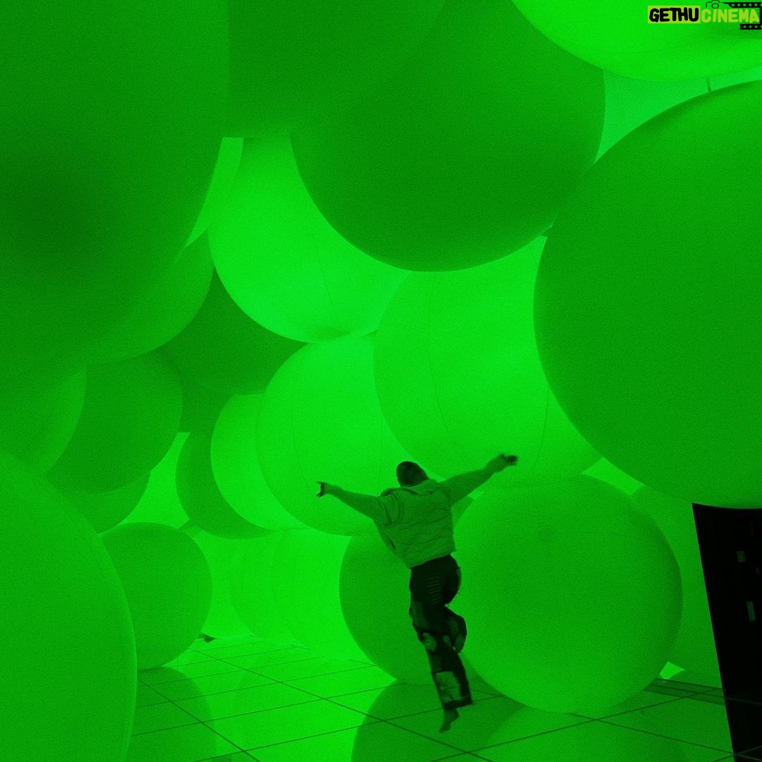Dixie D'Amelio Instagram - blueπ¦π¦π₯ππ«balls teamLab Planets TOKYO / γγΌγ γ©γγγ©γγγ