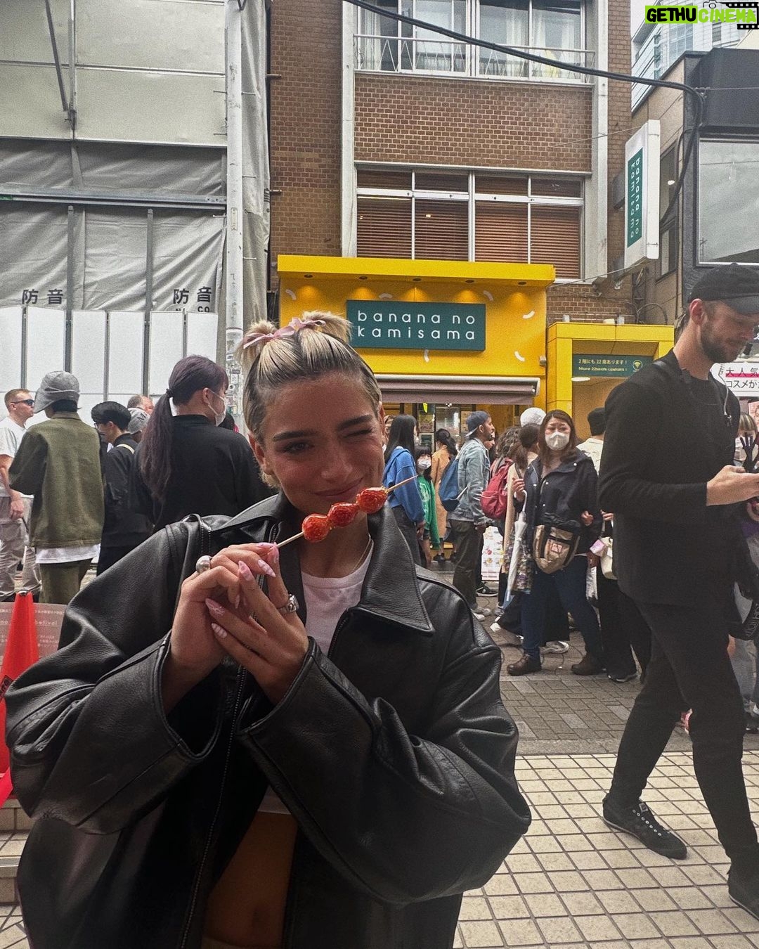 Dixie D'Amelio Instagram - beep boop πΏπΌπ§π΅βοΈ Tokyo, Japan