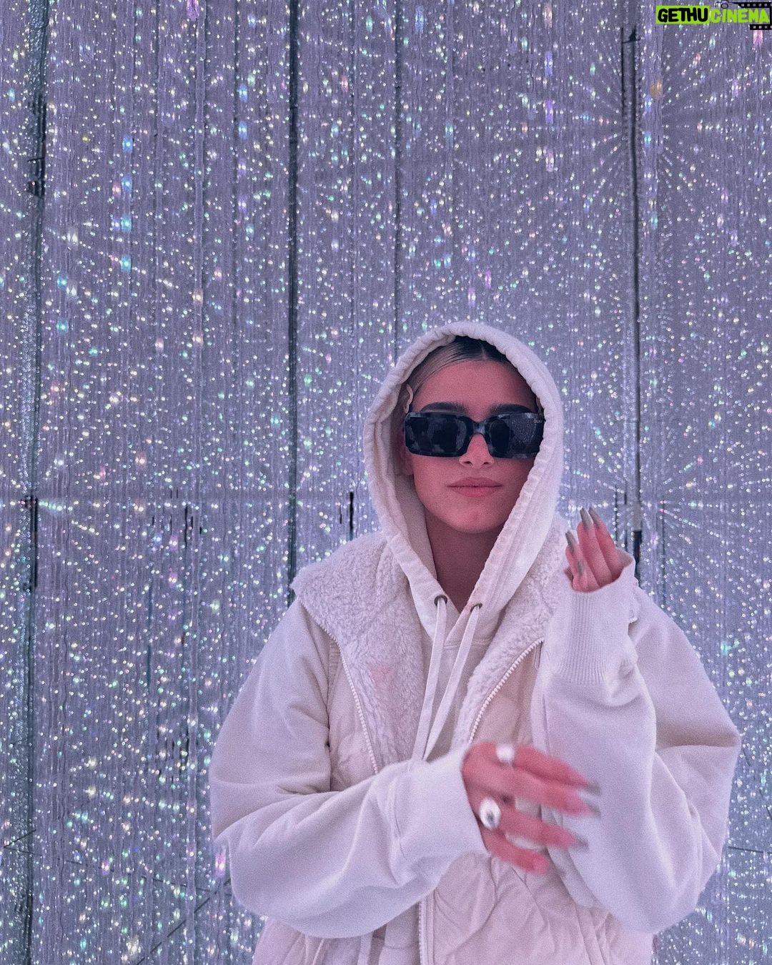 Dixie D'Amelio Instagram - streaks teamLab Planets TOKYO / チームラボプラネッツ