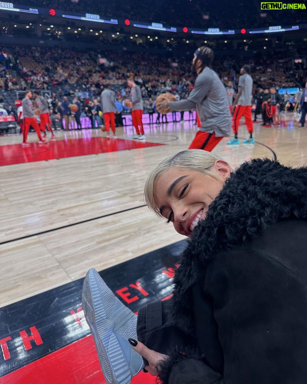 Dixie D'Amelio Instagram - i tripped a referee Toronto, Ontario