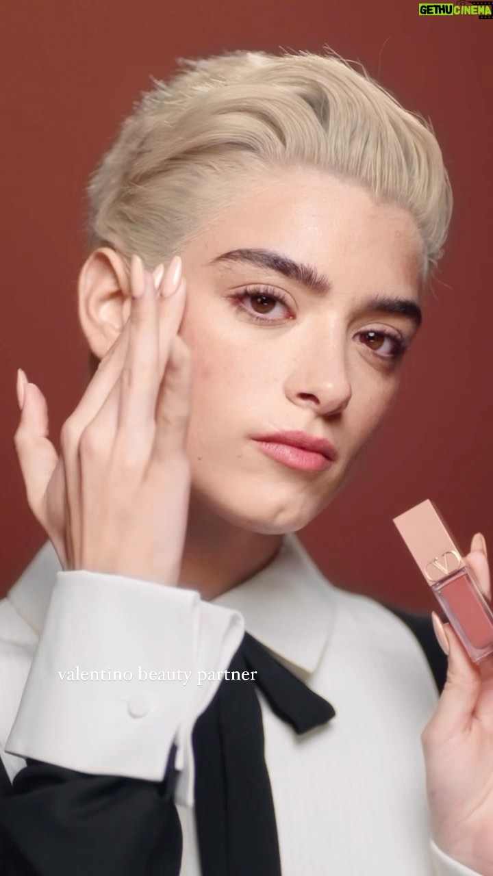 Dixie D'Amelio Instagram - @valentino.beauty #valentinobeautypartner @sephora 🤍