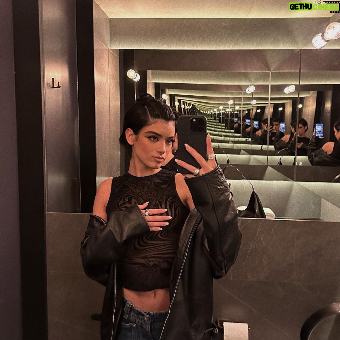 Dixie D'Amelio Instagram - when in Rome… London, United Kingdom