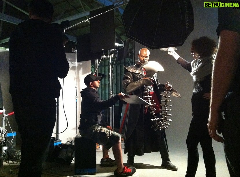 Djimon Hounsou - 9.9K Likes - #tbt on set of Seventh Son with the wonderful Julianne Moore and Antje Traue🙏🏿