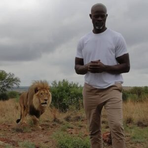 Djimon Hounsou Instagram - #wildaid #wildlife #southafrica #PoachingStealsFromUsAll
Picture by @i_am_sourou