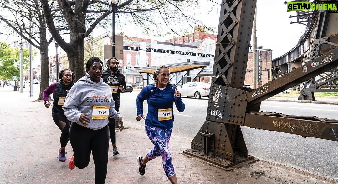 Djimon Hounsou Instagram - Register for RUN RICHMOND 16.19 TODAY … our cultural running event that celebrates Unity in Diversity. 👉🏿 Richmond, VA, Sep 17 |  link in bio. Prices to increase by EOD. #blackhistory #richmondva #10km #10MileRun