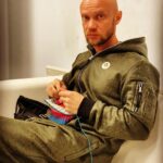 Dmitriy Khrustalev Instagram - #вяжуновыйскафандр Мы космонавты Народ рукастый. Нас не заманишь На марс несчастный. Д.Х.