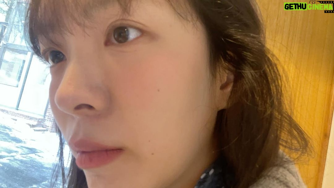 Do Yeon-jin Instagram - 니우 최고 염색하고 색이 오래ㄱㅏ⭐️ @ne.w_ 이날 바른 립스틱 색이 뭐였는지 기옥이안난ㄷF