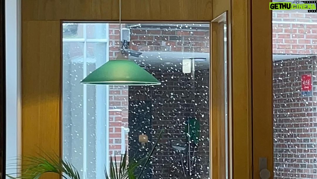 Do Yeon-jin Instagram - 니우 최고 염색하고 색이 오래ㄱㅏ⭐️ @ne.w_ 이날 바른 립스틱 색이 뭐였는지 기옥이안난ㄷF