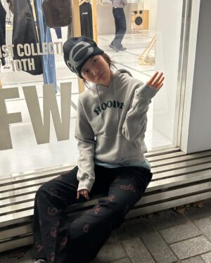 Do Yeon-jin Instagram - 올여름….오 파마해써???하면…
나 곱슬머리야 파마한게 아니구 100번정도…한듯 🤭