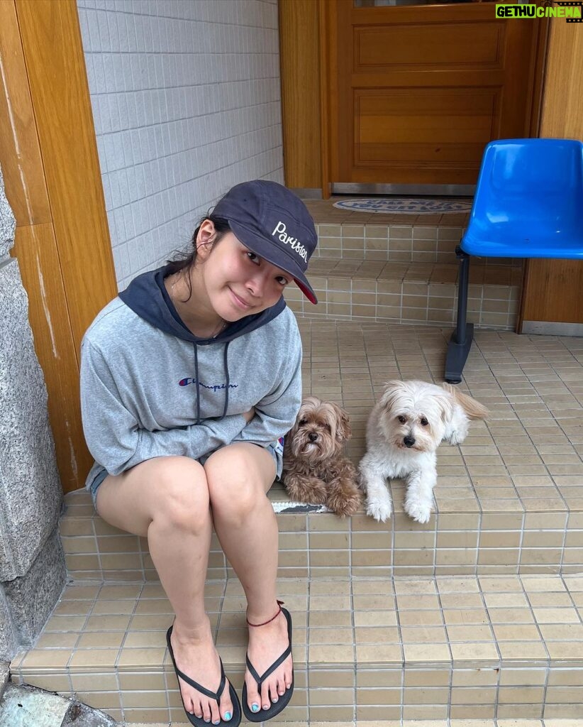 Do Yeon-jin Instagram - 올여름….오 파마해써???하면… 나 곱슬머리야 파마한게 아니구 100번정도…한듯 🤭