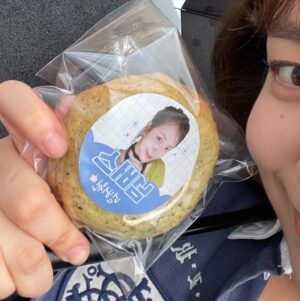 Do Yeon-jin Instagram - ヽ( ★ω★)ノ
인생 첫 커피차…이느낌 그대로………..인생첫회차라고 생각하겠습니다 혹시 그김에…지금 태어났다고 생가괘도될까요…… 뿌에엥 뿌리링 
.
이번주금 넘버스 첫방임도ㅏ 
많관부 많사부 많홍부 많소부 
항상 따듯한 지지와 응원.. @beyondj_ent 감샴돠 🩵 
뒷걸음질은 첬지만 너무 떨리어서 그래었서효 😳🤍