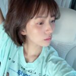 Do Yeon-jin Instagram – 나와 블루스 둘다 사랑해 🩵
뭔가 나오고 좋아해주니 넘 좋네요 
대량으로는 안해요 아니 못해요 ^^
돈트 워리~~~
제가 소소하게 저의 취향 넣어서 소량제작으로 기간한정 제작하는것이라… 품절되면 재생산은 없어요 죄삼당 🔫😁 루즈한 박스티라 넉넉하게 남녀모두가늉✨사이트 프로필참고!