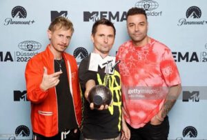 Dominic Howard Instagram - Lovely ⚡️❤️⚡️
#mtvema #bestrock
