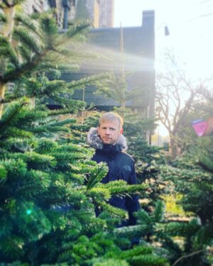 Dominic Howard Instagram - Lost in the woods 🎄