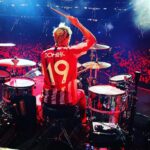 Dominic Howard Instagram - Muchas gracias Madrid ⚡️🇪🇸 ⚡️ The best end to our summer tour 🙌🏼 Madrid, Spain