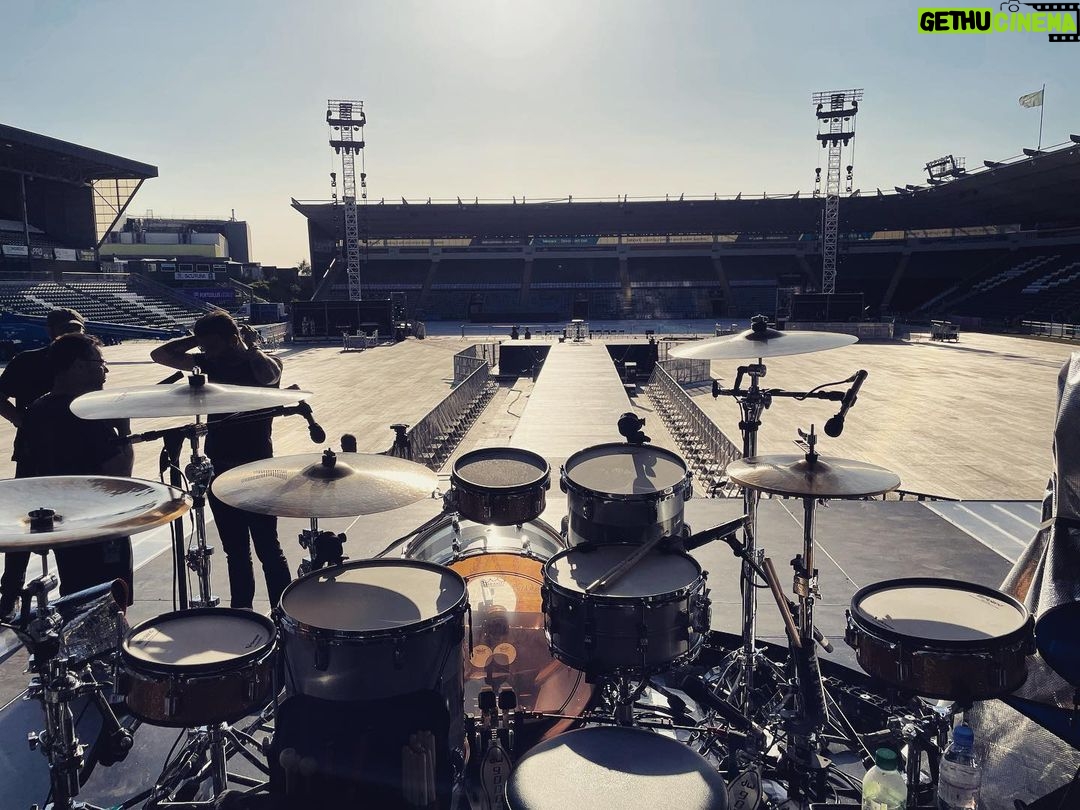 Dominic Howard Instagram - Here we go again 🤟🏼#wotp