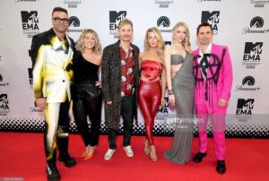 Dominic Howard Instagram - Lovely ⚡️❤️⚡️
#mtvema #bestrock