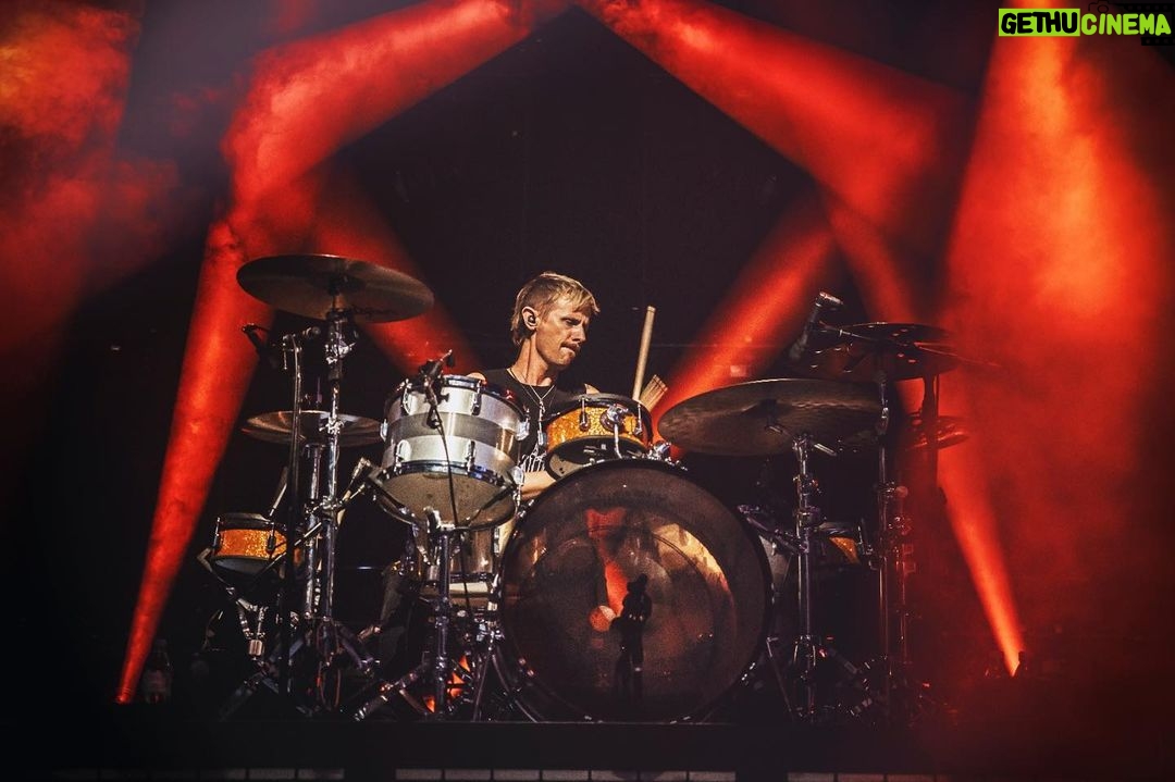 Dominic Howard Instagram - That brings us to the end of the theatre run. Short but very sweet. Thanks to everyone that came out to see us! Until next time ⚡️
