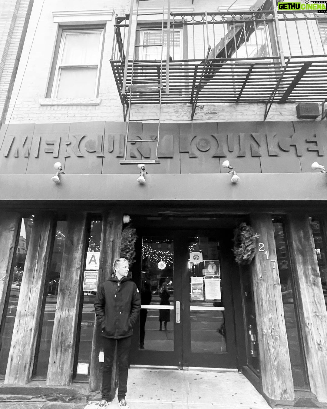 Dominic Howard Instagram - Our first time and first ever gig in the US was here @mercuryloungeny Pretty much 23 years ago to the date. It hasnβt changed. Amazing. ππ€πΌππΌ Mercury Lounge