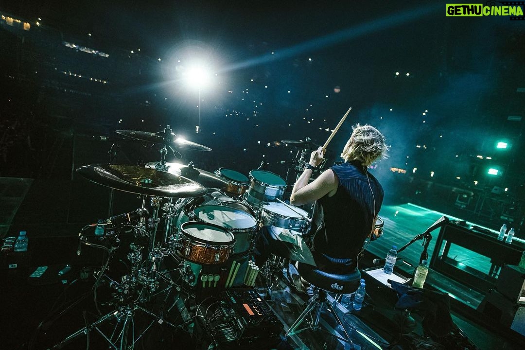 Dominic Howard Instagram - Grazie Mille Roma ❤️ Stadio Olimpico di Roma