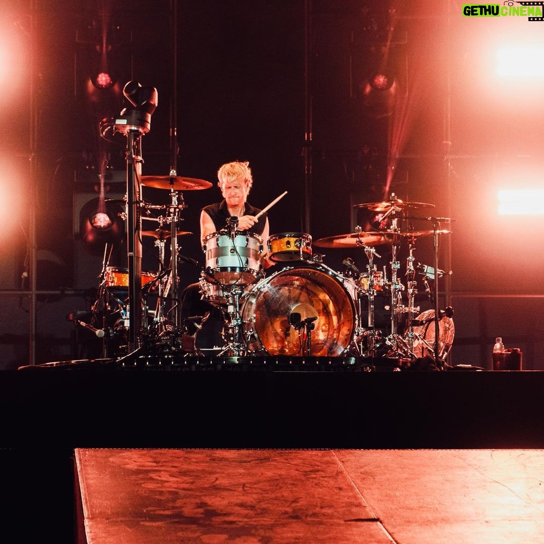Dominic Howard Instagram - So epic Marseille ⚡️Merci beaucoup ⚡️ Stade Orange Vélodrome