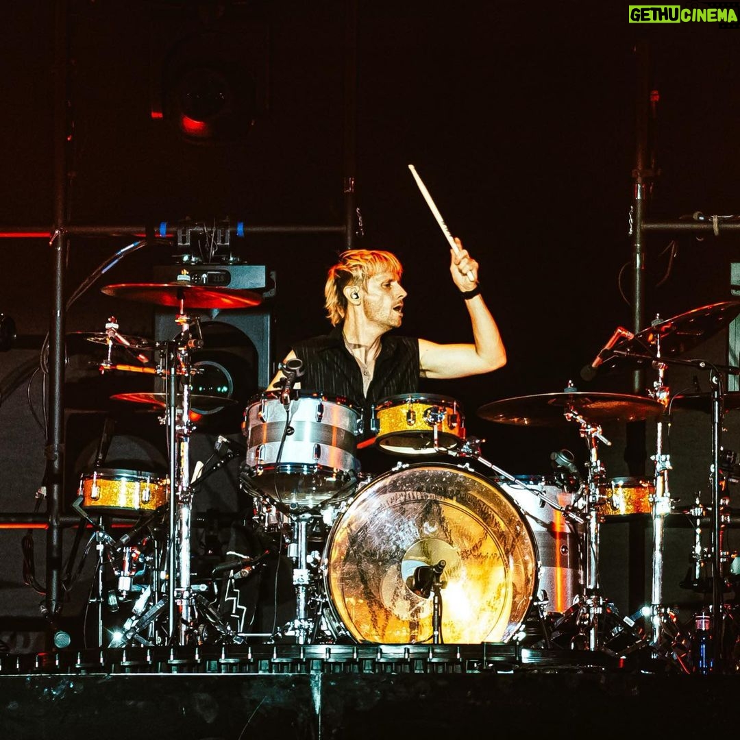 Dominic Howard Instagram - Santander - you were wonderful 🇪🇸