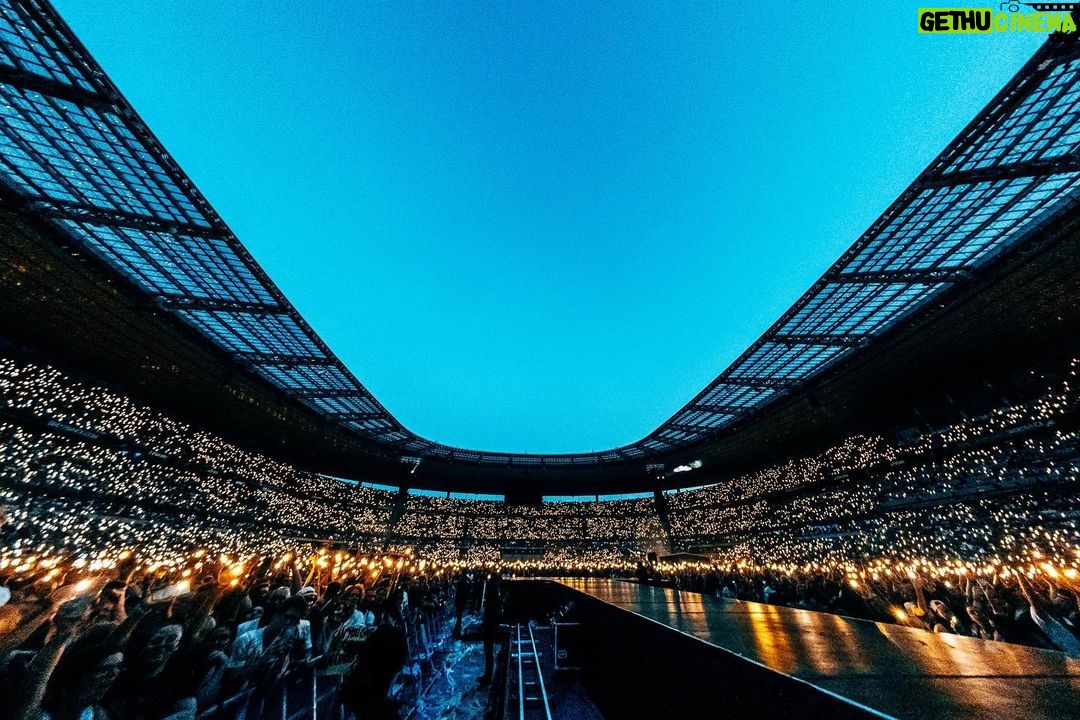 Dominic Howard Instagram - Merci Paris! That was insane ⚡️🌪️⚡️ Stade de France