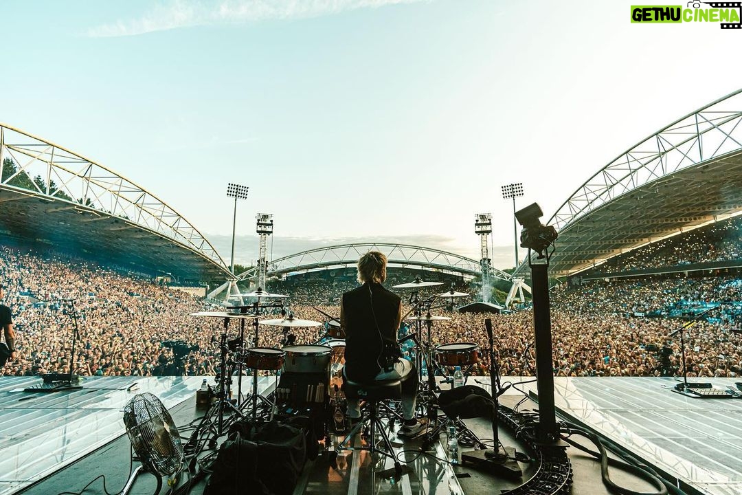 Dominic Howard Instagram - Best circle pit of the tour so far Huddersfield 🤘🏼🌪️🤘🏼 John Smith’s Stadium