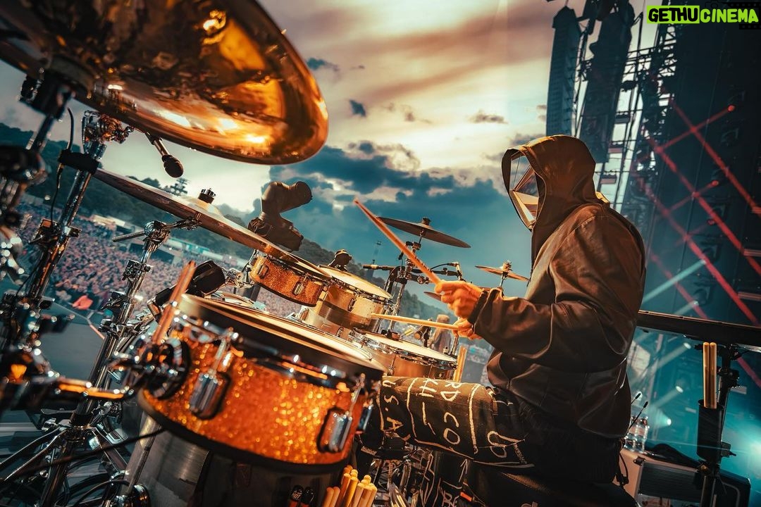 Dominic Howard Instagram - 🏴 🙏🏼 Glasgow, Scotland