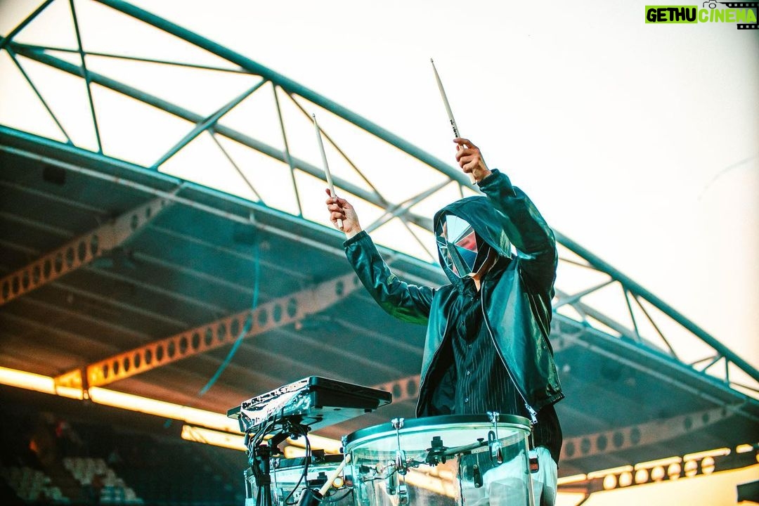 Dominic Howard Instagram - Best circle pit of the tour so far Huddersfield 🤘🏼🌪️🤘🏼 John Smith’s Stadium