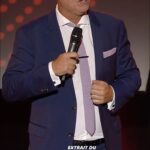 Dominic Paquet Instagram - Avec l’arrivée des Fêtes, je me sens un peu festif! C’est pourquoi j’vous ramène un autre p’tit classique ce matin : un extrait de mon numéro « sad de chips » issu de mon show Rien qu’s’une gosse (2015). On va se l’dire, y’a rien de meilleur qu’un bon sad de chips! 🥔