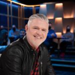 Dominic Paquet Instagram - Ce soir à 19h, je serai à @cfblstva pour parler de mes projets et de mon show Laisse-moi partir, pis j’ai eu ben du fun! 😃👍 Manquez pas ça sur les ondes de @tvareseau. 📷 : Vanessa Brossard Photographe