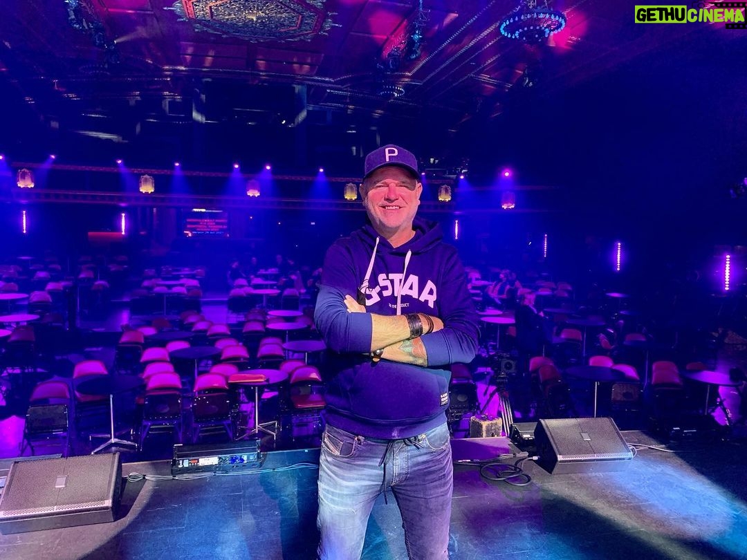 Dominic Paquet Instagram - Ben prêt pour le P-A 2000 de @pa_cest_moi ce soir à @olympiamontreal! On se voit là-bas?! On l’fait!!