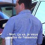 Dominic Paquet Instagram - C’tu moi où on dirait qu’il y a toujours un manque de coordination au moment où tu dois entrer le pistolet dans la tank à gaz? ⛽ C’est sûr que quand y’a le préposé à l’essence qui te fait pogner les nerfs ça aide pas non plus, hein? 😂