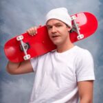 Dominic Paquet Instagram - Vous l’savez comment j’aime incarner des personnages. 😂 J’pouvais pas passer à côté de ce trend-là! J’suis curieux, lequel de ces looks préférez-vous?