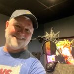 Dominic Paquet Instagram - Très content de vous annoncer que ÇA C’EST DRÔLE sera de retour pour une 4e saison cet automne sur les ondes de @noovo.ca! 😀👍 J’espère que vous aimez l’émission autant que moi j’ai du plaisir à l’enregistrer.