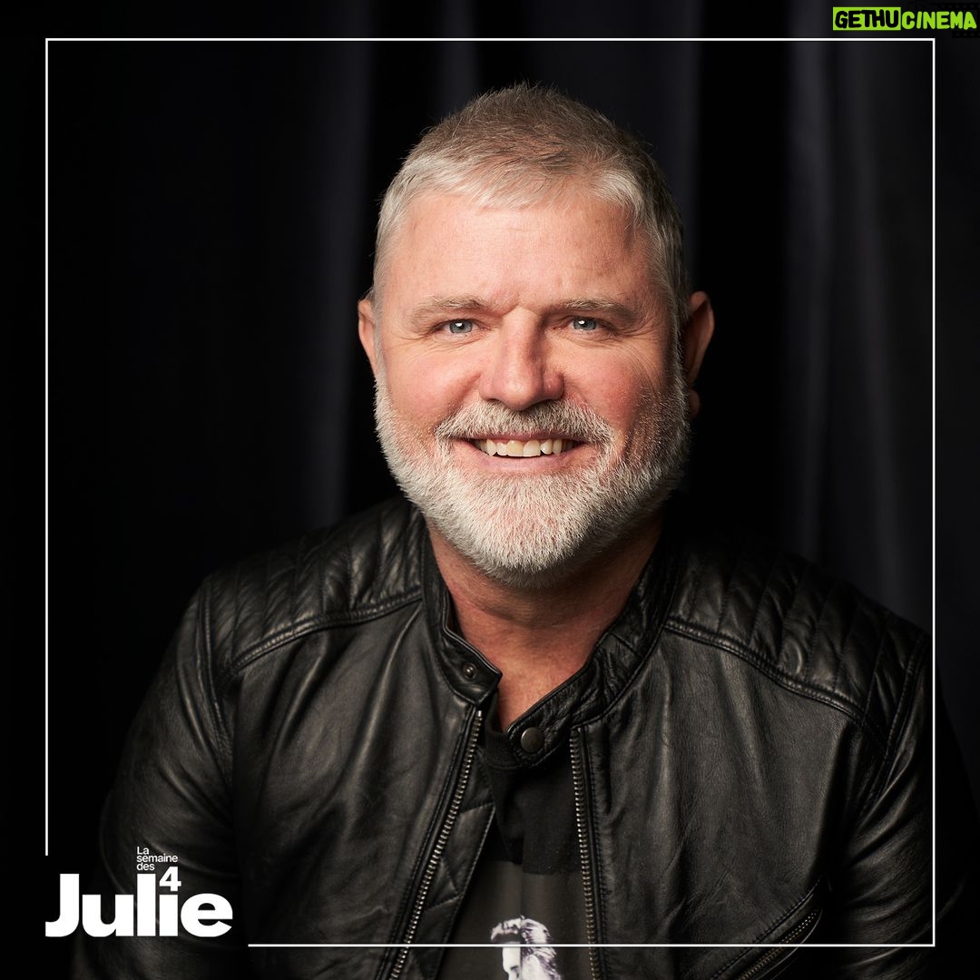 Dominic Paquet Instagram - Ce soir, c’est la DERNIÈRE émission de @lasemainedes4julie pis j’y serai avec plein d’autres invités et collaborateurs. Vraiment un gros show pour finir ça en force! 👍 📺 Manquez pas ça dès 21h sur les ondes de @noovo.ca.