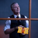 Dominic Paquet Instagram - Aujourd’hui, c’est la Journée nationale des croustilles pis je pouvais pas passer ça sous silence! 😳 Vous autres, c’est quoi votre ti sade chips préféré? J'veux tout savoir!