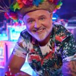 Dominic Paquet Instagram - La gang, mon show spécial tourné au Coconut Bar de Trois-Rivières l’été passé est disponible sur @alloprimevideo dès aujourd’hui. 😀🌴 Ça s’appelle POUR UN SOIR SEULEMENT pis j’pense que vous allez ben aimer ça! C’est une émission de 60 minutes avec comme invités mes amis @melanieghanime, @realbelandofficiel, @maximmartinhumoriste, @melaniecouturehumoriste pis @alex_barrette. Vous me direz ce que vous en pensez!
