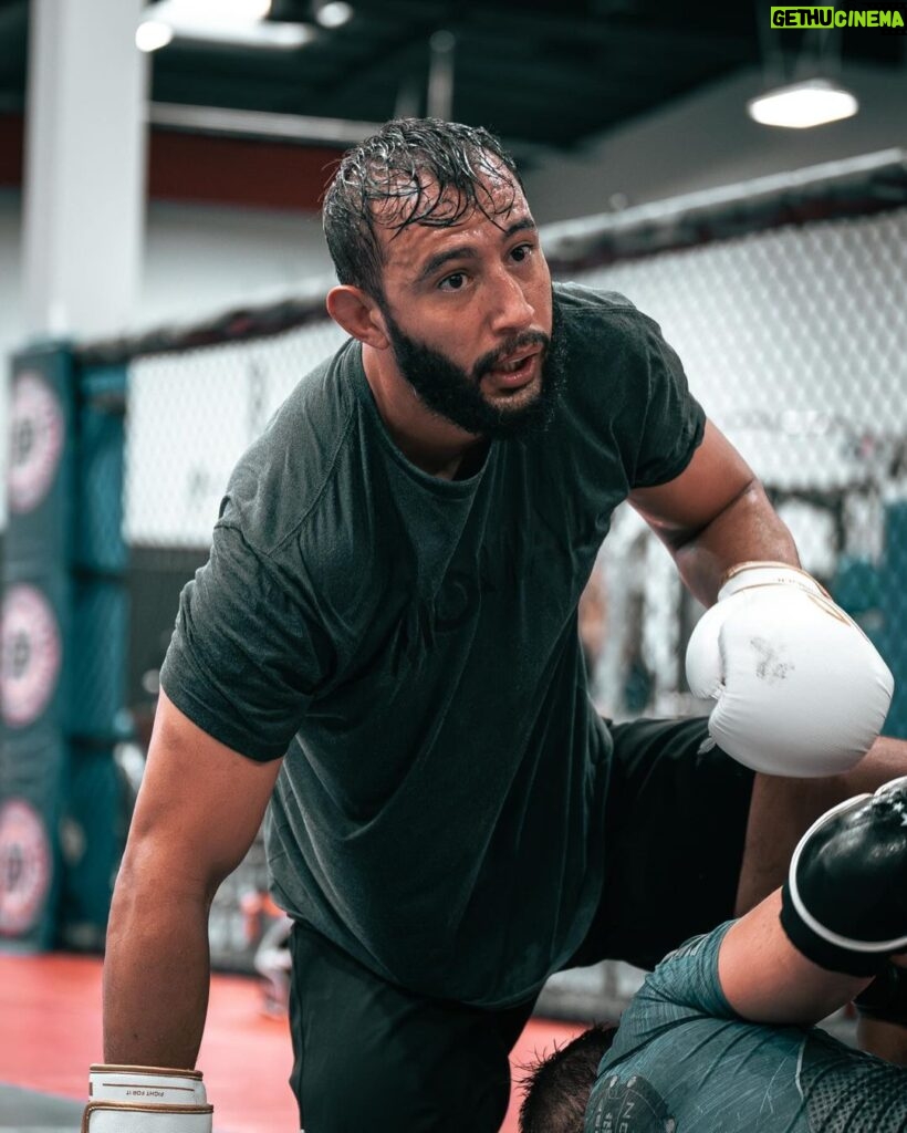 Dominick Reyes Instagram - Big thanks to @domreyes24 for coming out to train with the team 🔥🔥🔥 #ufc #mma Dan Henderson's Athletic Fitness Center